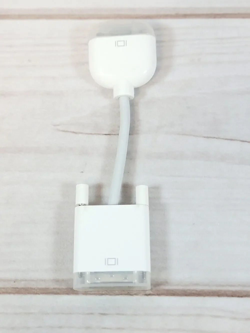 Apple DVI-I Single Link to VGA Female Monitor Adapter Display Cable
